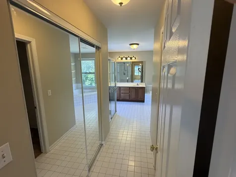 575 Capital Lane Gurnee IL 60031