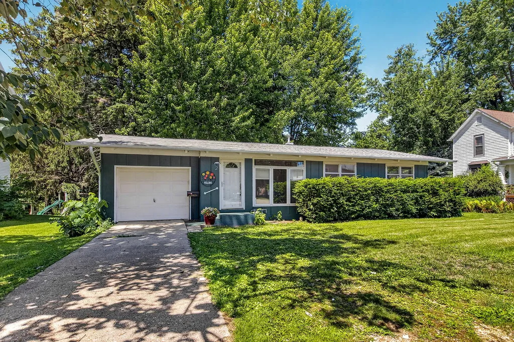2 South Hannah Avenue Mount Morris IL 61054