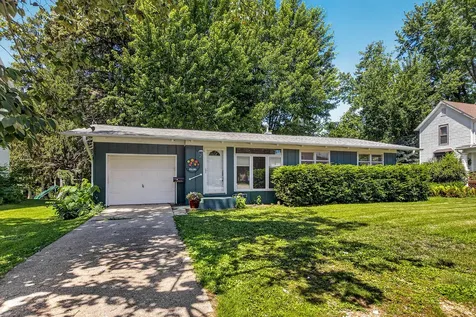 2 South Hannah Avenue Mount Morris IL 61054
