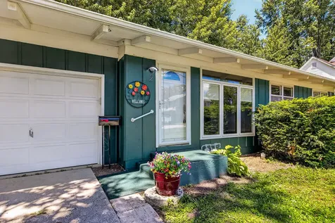 2 South Hannah Avenue Mount Morris IL 61054