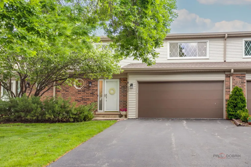 1252 Briarwood Lane Libertyville IL 60048