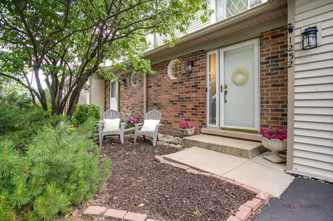 1252 Briarwood Lane Libertyville IL 60048