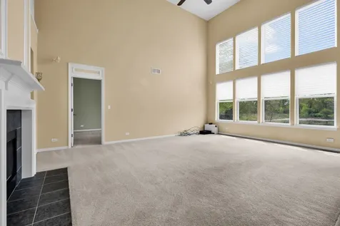 1575 Mcclellan Drive Lindenhurst IL 60046