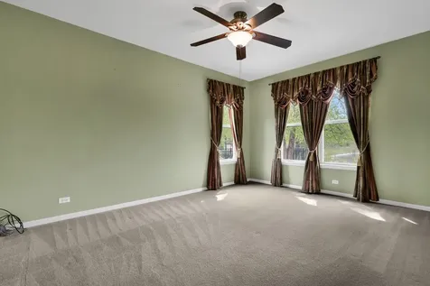 1575 Mcclellan Drive Lindenhurst IL 60046