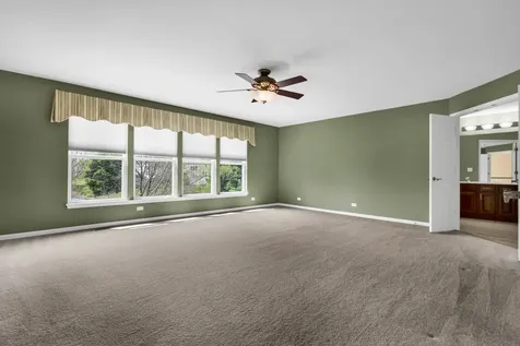 1575 Mcclellan Drive Lindenhurst IL 60046