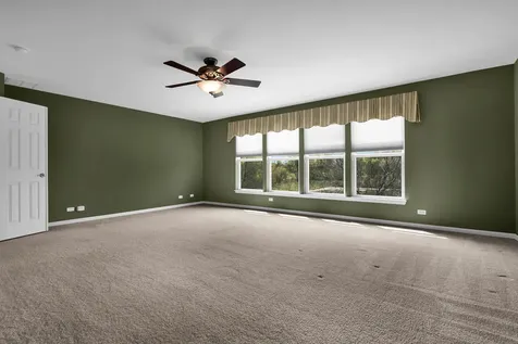 1575 Mcclellan Drive Lindenhurst IL 60046