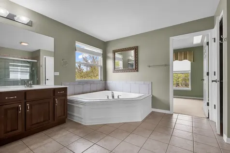 1575 Mcclellan Drive Lindenhurst IL 60046