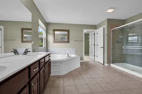 1575 Mcclellan Drive Lindenhurst IL 60046