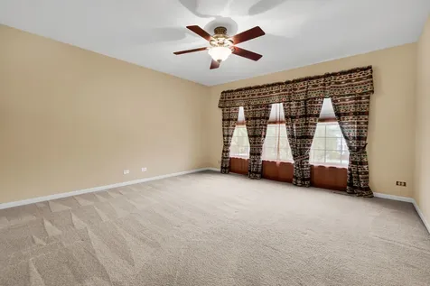 1575 Mcclellan Drive Lindenhurst IL 60046