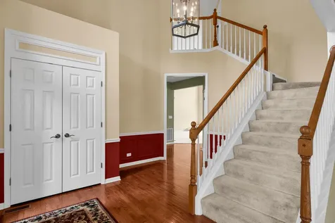1575 Mcclellan Drive Lindenhurst IL 60046