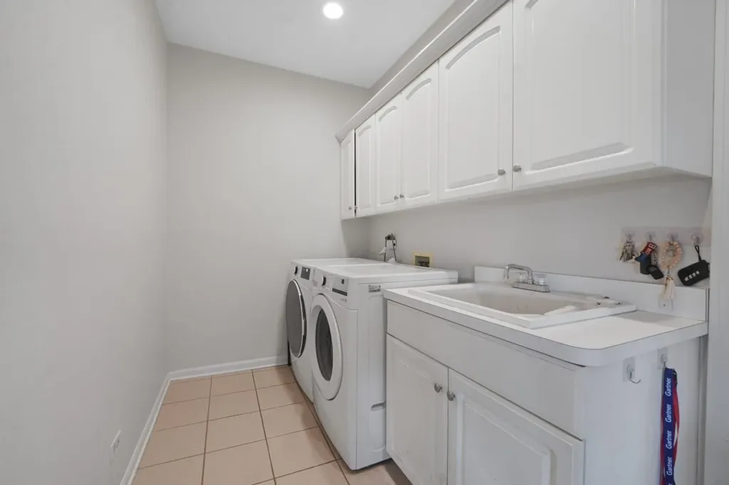 1564 White Eagle Drive Naperville IL 60564