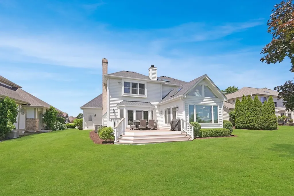 1564 White Eagle Drive Naperville IL 60564