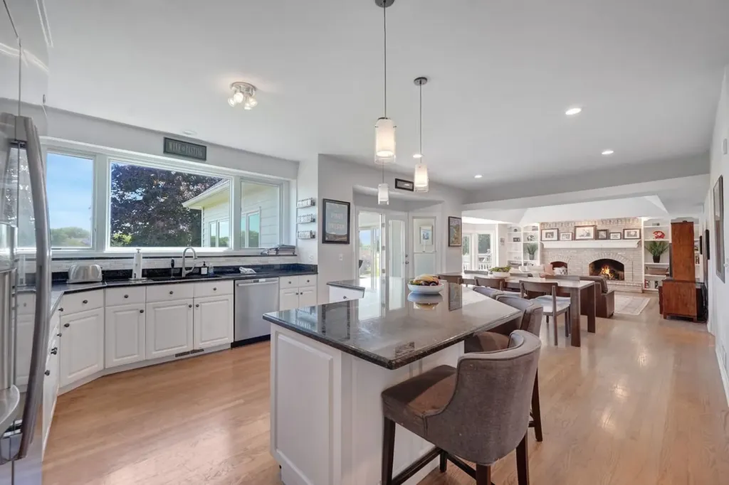 1564 White Eagle Drive Naperville IL 60564