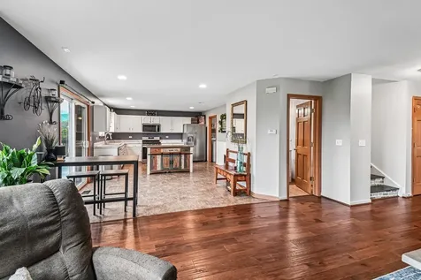 1922 Hemlock Drive Mchenry IL 60050