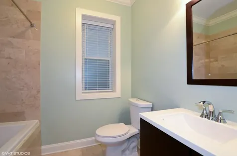 4522 North Artesian Avenue Chicago IL 60625