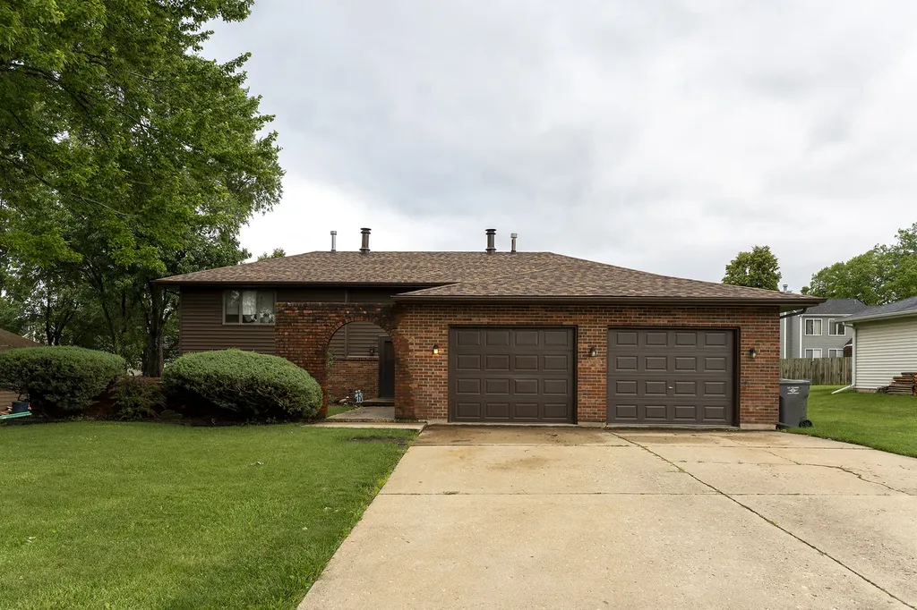 77 Joy Street Sugar Grove IL 60554