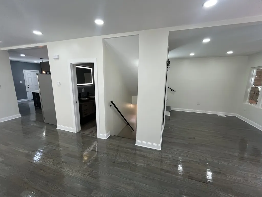 8015 South Avalon Avenue Chicago IL 60619