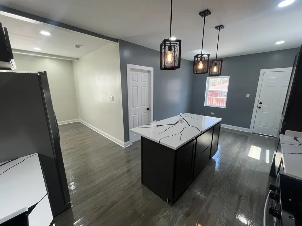 8015 South Avalon Avenue Chicago IL 60619