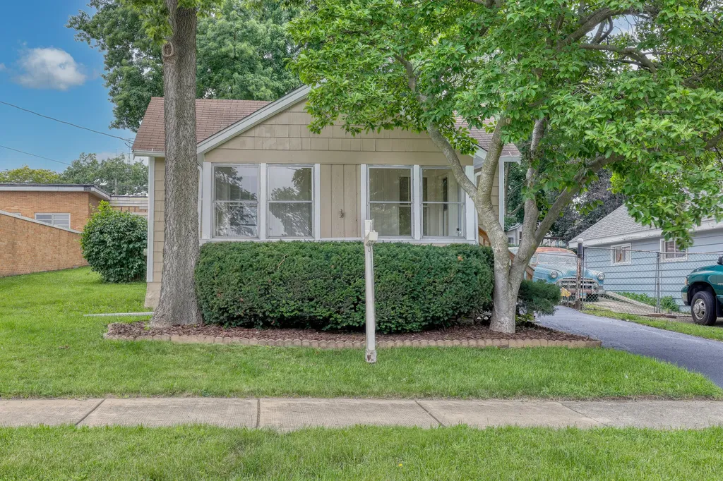 947 Mason Avenue Aurora IL 60506