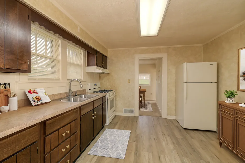947 Mason Avenue Aurora IL 60506