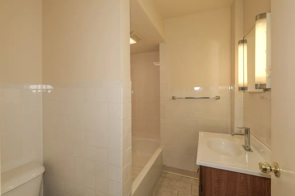 947 Mason Avenue Aurora IL 60506