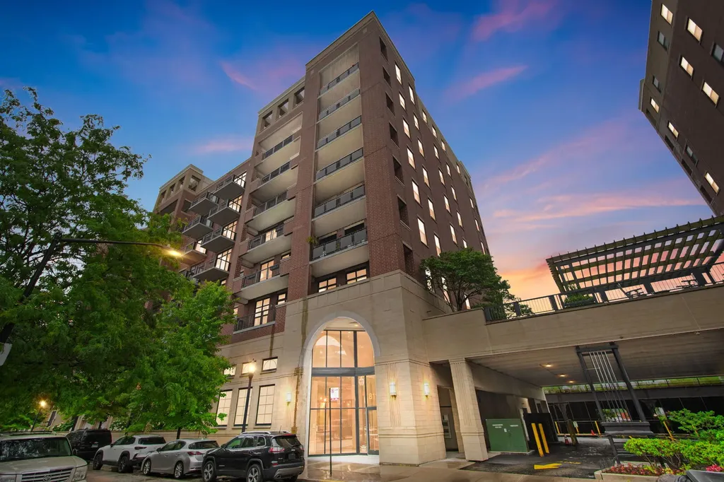 811 West 15th Place Chicago IL 60608