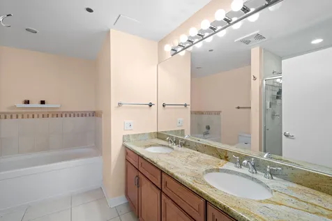 811 West 15th Place Chicago IL 60608