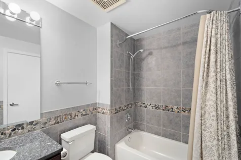 811 West 15th Place Chicago IL 60608