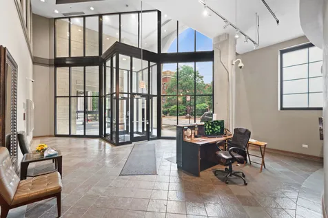 811 West 15th Place Chicago IL 60608