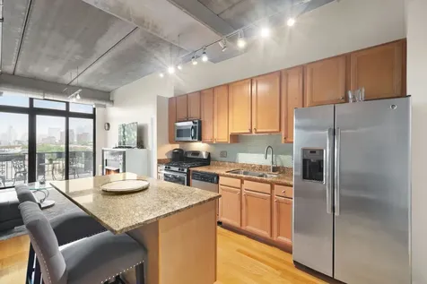811 West 15th Place Chicago IL 60608
