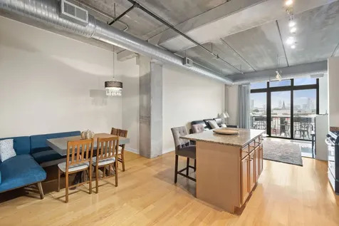 811 West 15th Place Chicago IL 60608