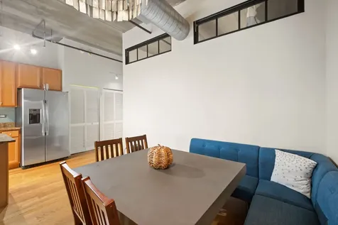 811 West 15th Place Chicago IL 60608