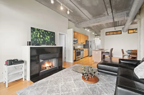 811 West 15th Place Chicago IL 60608