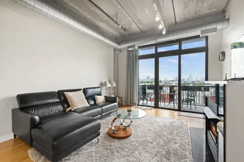 811 West 15th Place Chicago IL 60608