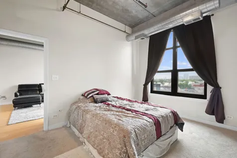 811 West 15th Place Chicago IL 60608