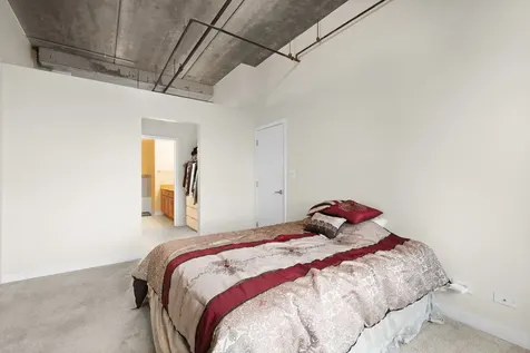 811 West 15th Place Chicago IL 60608