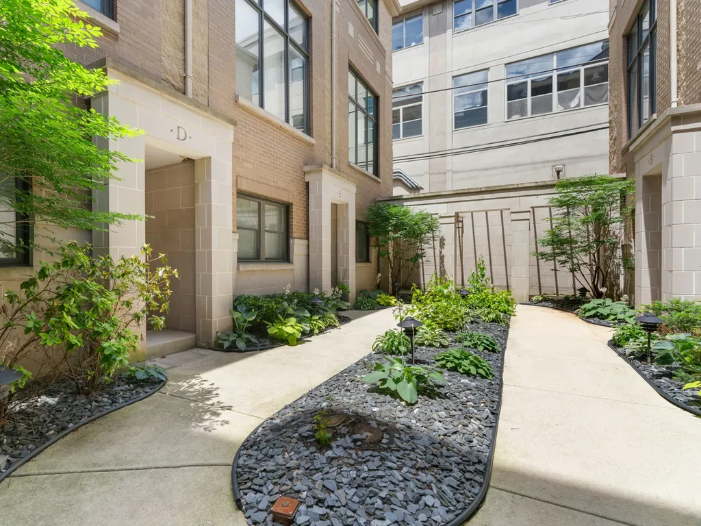 2740 North Wayne Avenue Chicago IL 60614