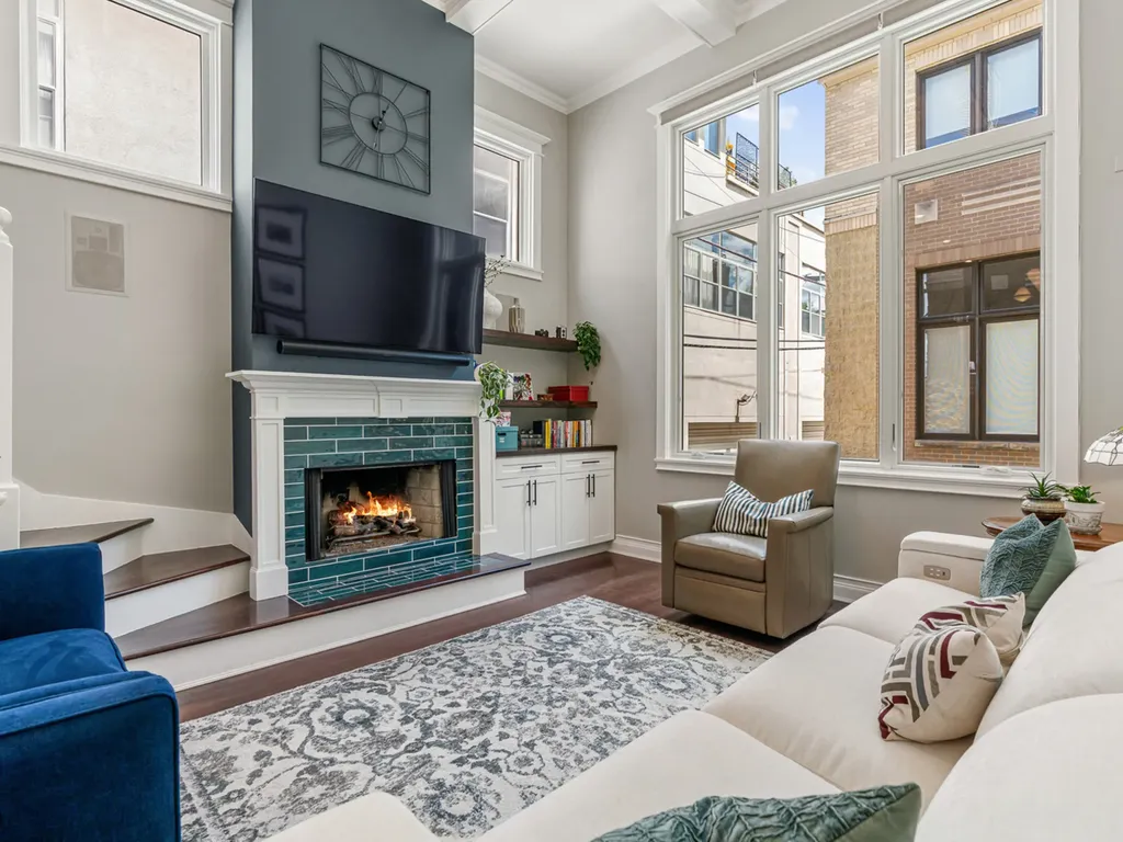 2740 North Wayne Avenue Chicago IL 60614