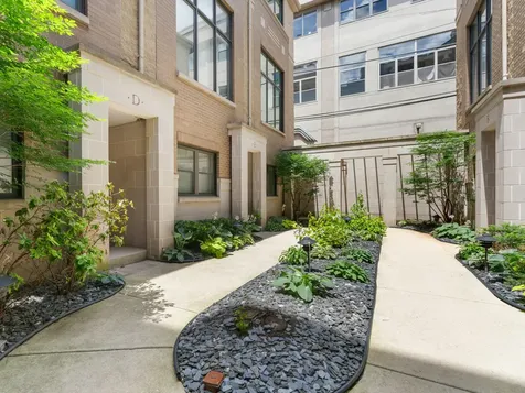 2740 North Wayne Avenue Chicago IL 60614