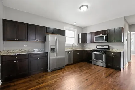 5344 West Eddy Street Chicago IL 60641
