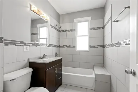 5344 West Eddy Street Chicago IL 60641