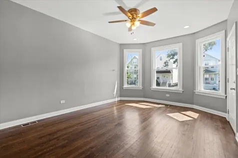 5344 West Eddy Street Chicago IL 60641