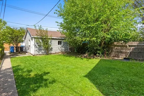 5344 West Eddy Street Chicago IL 60641