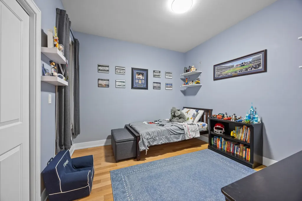 4043 North Damen Avenue Chicago IL 60618