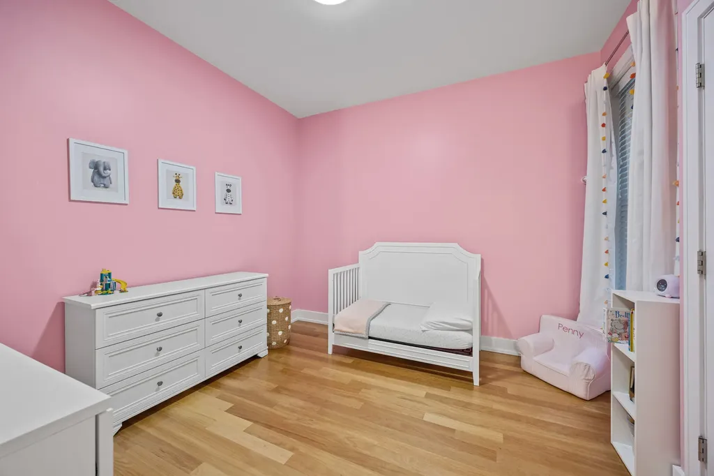 4043 North Damen Avenue Chicago IL 60618