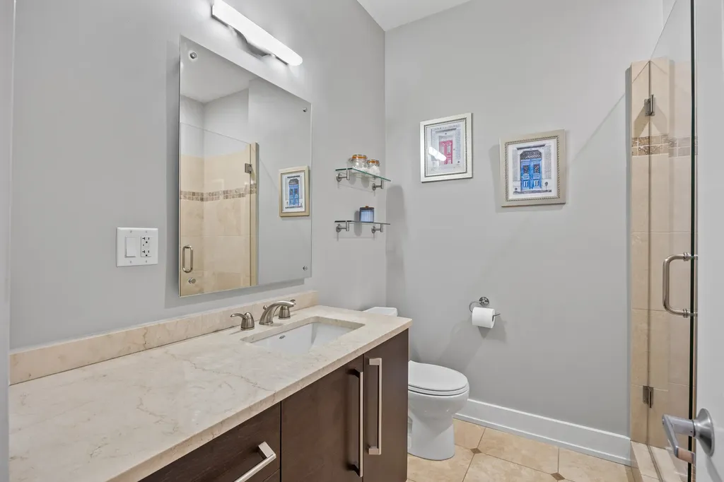 4043 North Damen Avenue Chicago IL 60618