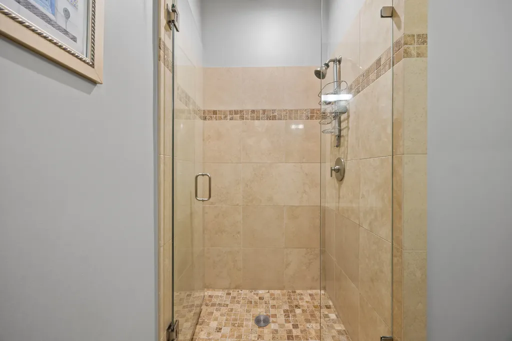 4043 North Damen Avenue Chicago IL 60618