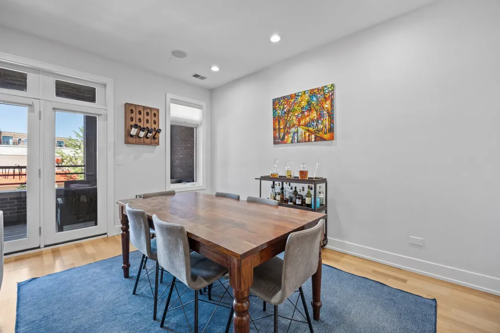 4043 North Damen Avenue Chicago IL 60618