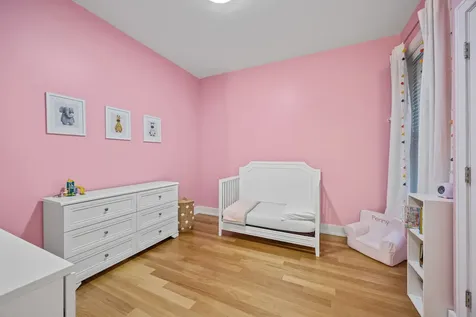 4043 North Damen Avenue Chicago IL 60618