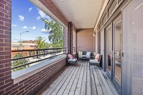 4043 North Damen Avenue Chicago IL 60618